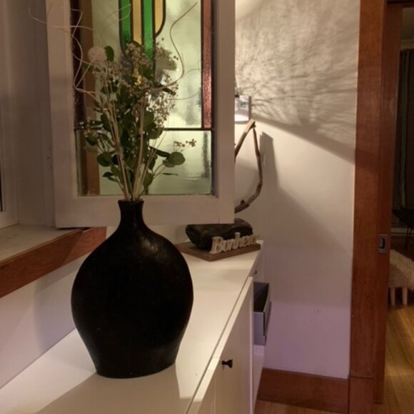 Black Vase - Picture 1 of 1